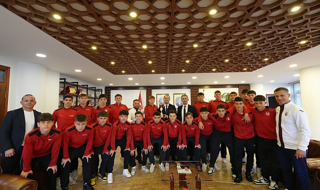 GENÇ SPORCULARDAN BAŞKAN EKİM’E ZİYARET