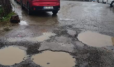 OKUL YOLU ÇUKUR DOLU!