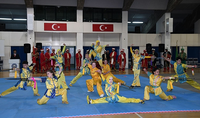 ŞAMPİYONLARIN GÖSTERİSİ NEFES KESTİ