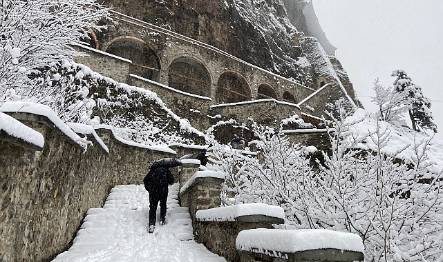 SÜMELA VE ALTINDERE BEYAZA BÜRÜNDÜ