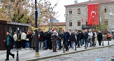 TARAFTARLAR GİŞELERE KOŞTU... UZUN KUYRUKLAR OLUŞTU 