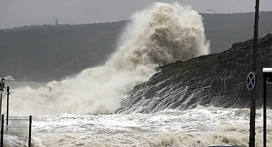 TRABZON'DA KUVVETLİ FIRTINA BEKLENİYOR: AMAN DİKKAT! 