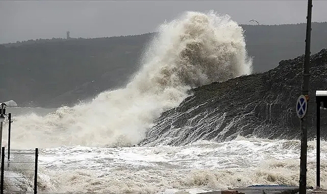 TRABZON'DA KUVVETLİ FIRTINA BEKLENİYOR: AMAN DİKKAT!