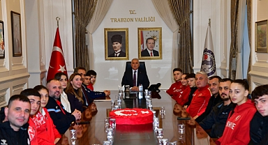 VALİ YILDIRIM BAŞARILI SPORCULARI AĞIRLADI 