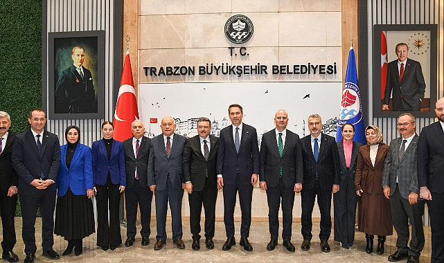 BAKAN BAYRAKTAR'DAN BÜYÜKŞEHİR BELEDİYESİ'NE ZİYARET