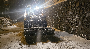 BÜYÜKŞEHİR EKİPLERİ KARLA MÜCADELEDE SAHADA