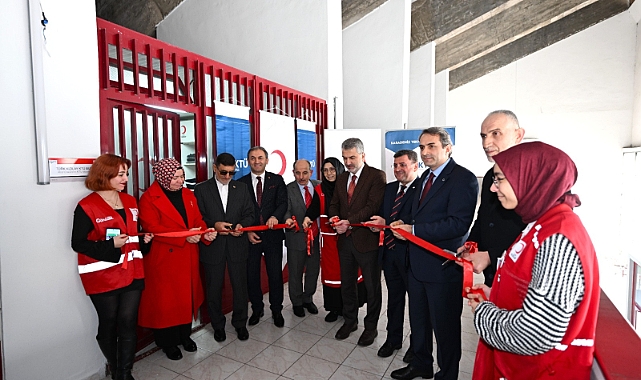 KTÜ’DE TÜRK KIZILAY’IN BUTİĞİ AÇILDI