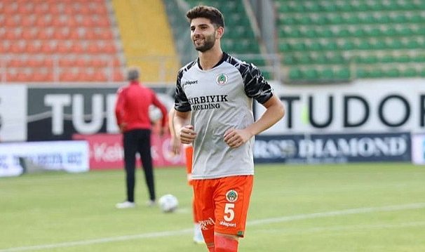 ÜMİT AKDAĞ FIRTINA'YA DOĞRU... İMZA AN MESELESİ