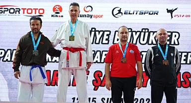 25 YIL SONRA TATAMİYE DÖNDÜ, MADALYA İLE TAÇLANDIRDI