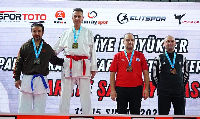 25 YIL SONRA TATAMİYE DÖNDÜ, MADALYA İLE TAÇLANDIRDI