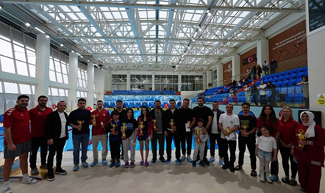 AKÇAABAT'TA KURTULUŞ COŞKUSU HAVUZDA YAŞANDI