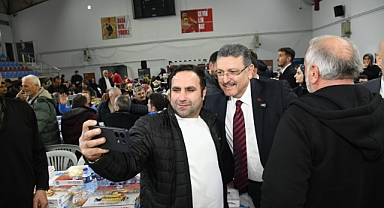 BAŞKAN GENÇ ÇARŞIBAŞI'NDA GÖNÜLLERE DOKUNDU