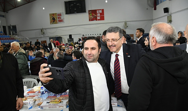 BAŞKAN GENÇ ÇARŞIBAŞI'NDA GÖNÜLLERE DOKUNDU