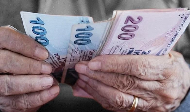 EMEKLİNİN BAYRAM İKRAMİYESİ, MAAŞI GİBİ PUL OLDU!