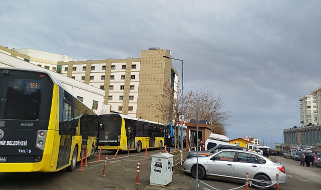 KANUNİ HASTANESİNDE OTOPARK KRİZİ... İĞNE ATSANIZ YERE DÜŞMEZ!