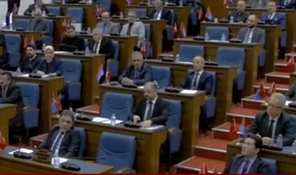 MECLİS'TE TANSİYON YÜKSELDİ... GENÇ İLE KAYA ARASINDA SÖZ DÜELLOSU! 