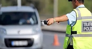 TRAFİKTE BUNLARI YAPAN YANDI! 