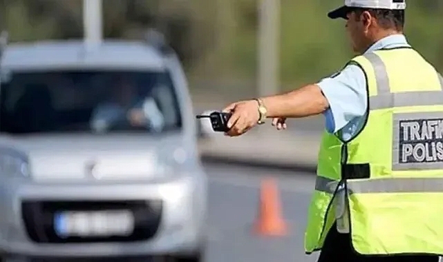 TRAFİKTE BUNLARI YAPAN YANDI!