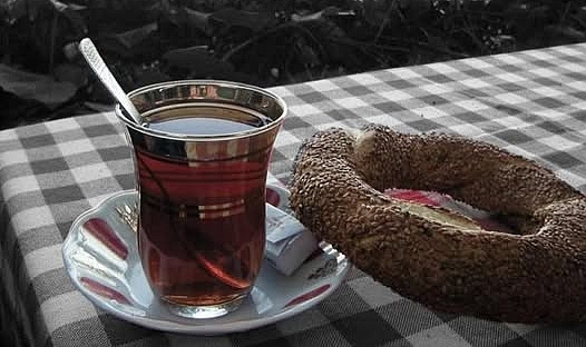 AÇLIK SINIRI UÇARKEN, MAAŞLAR NAL TOPLUYOR!