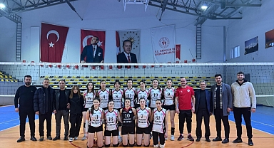 AKÇAABAT BELEDİYESPOR VOLEYBOLDA 2. FİNAL GRUBUNDA