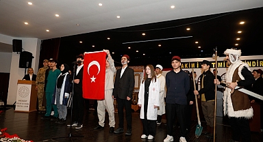 AKÇAABAT'TA İSTİKLAL MARŞININ KABULÜ İÇİN ANMA PROGRAMI DÜZENLENDİ