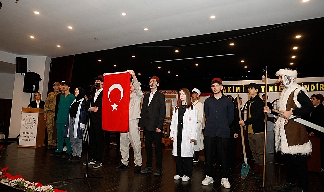 AKÇAABAT'TA İSTİKLAL MARŞININ KABULÜ İÇİN ANMA PROGRAMI DÜZENLENDİ