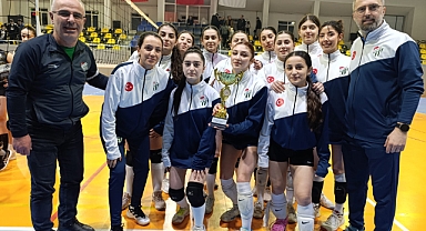 ARTVİN’DE GENÇ KIZLAR VOLEYBOL ŞAMPİYONU ARTVİNSPOR