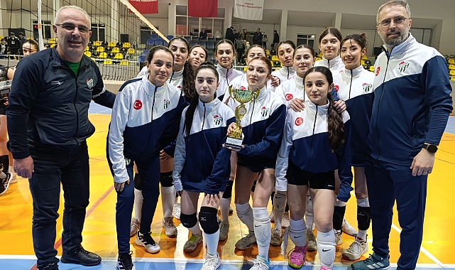 ARTVİN’DE GENÇ KIZLAR VOLEYBOL ŞAMPİYONU ARTVİNSPOR