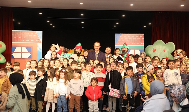 BAŞKAN EKİM DÜNYA TİYATROLAR GÜNÜ’NÜ KUTLADI