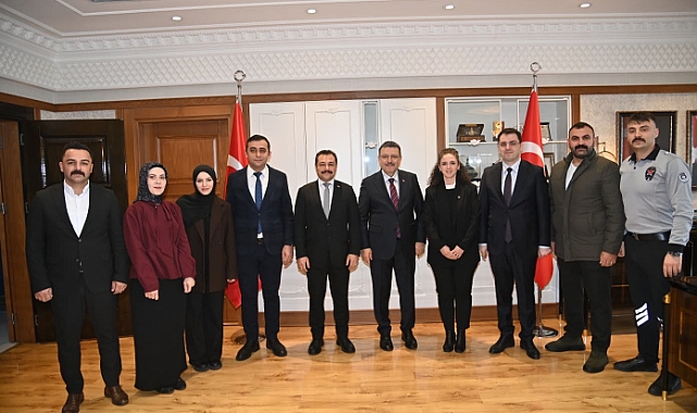 BAŞKAN GENÇ, BÜYÜKŞEHİR PERSONELİ İLE BAYRAMLAŞTI