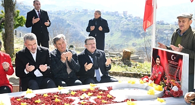 BAŞKAN GENÇ’TEN ŞEHİT PİLOT GENÇCELEP'İ UNUTMADI 