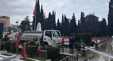 BÜYÜKŞEHİR EKİPLERİNDEN BAYRAM TEMİZLİĞİ