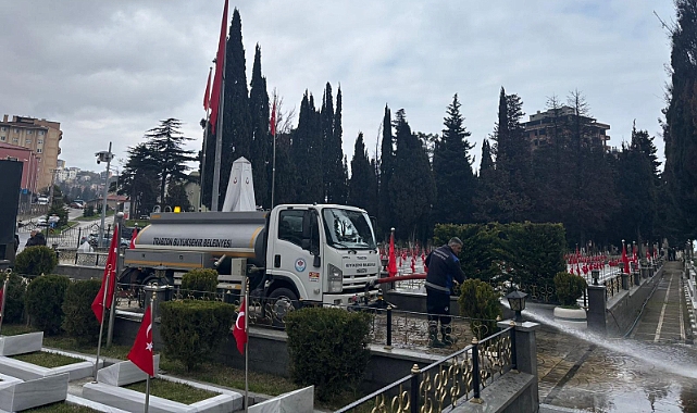 BÜYÜKŞEHİR EKİPLERİNDEN BAYRAM TEMİZLİĞİ