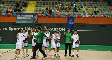 BÜYÜKŞEHİR HENTBOL FARKA KOŞTU