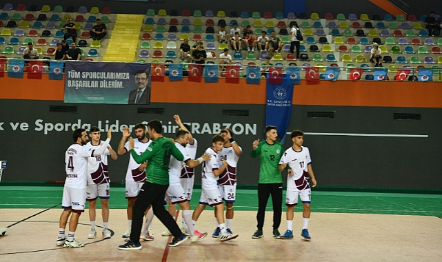 BÜYÜKŞEHİR HENTBOL FARKA KOŞTU