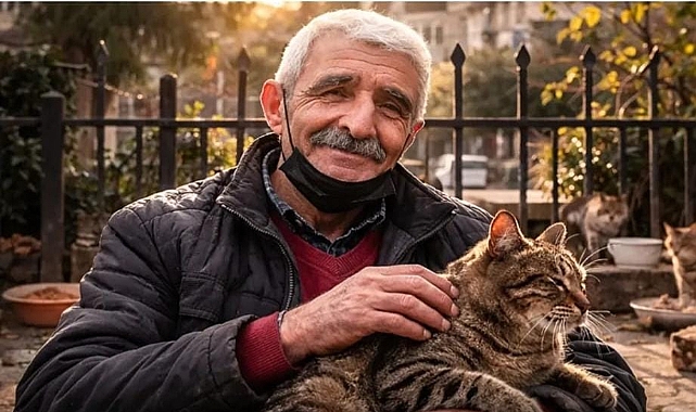 O KEDİLERİN BABASI: TAM 60 KEDİYE BAKIYOR