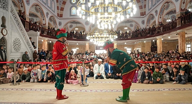 OF'TA ÇOCUKLAR TEKNE ORUCU ETKİNLİĞİNE AKIN ETTİ