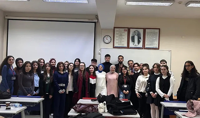 OKURGEZERLER KİTAP TAHLİL ATÖLYESİ’NDE “KÜRK MANTOLU MADONNA” BULUŞMASI