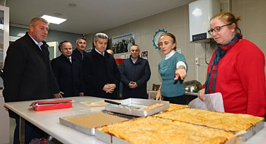 VALİ ERGÜN’DEN, HOPA KADIN GİRİŞİMİ ÜRETİM KOOPERATİFİ’NE ZİYARET