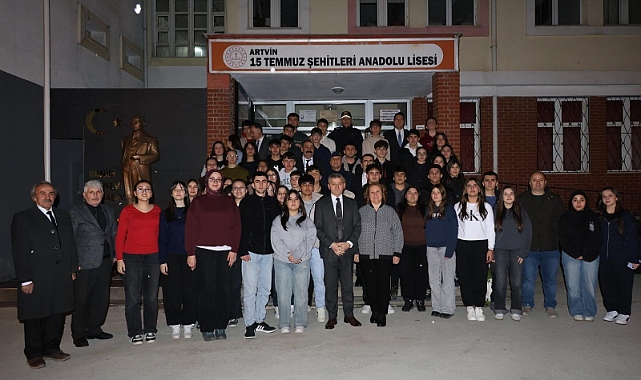 VALİ ERGÜN ÖĞRENCİLERLE İFTAR AÇTI