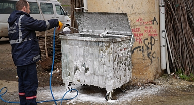 AKÇAABAT'TA ÖRNEK ÇALIŞMA: KONTEYNERLER DEZENFEKTE EDİLİYOR