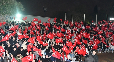 KAMPÜSTE OMUZ OMUZA MİLLİ MAÇ HEYECANI