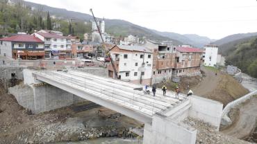 AKÇAABAT'TA ULAŞIM ÇİLESİNE SON! O KÖPRÜDE SONA DOĞRU