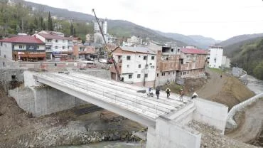 AKÇAABAT'TA ULAŞIM ÇİLESİNE SON! O KÖPRÜDE SONA DOĞRU