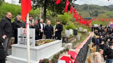 ANAHTAR PARTİ HEYETİ ŞEHİDİMİZİ DUALARLA ANDI