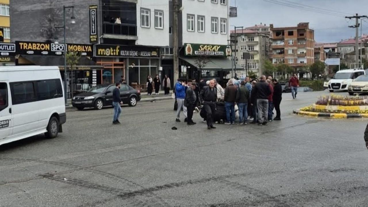 ARAKLI'DA FECİ KAZA: MOTOSİKLET SÜRÜCÜSÜ ARACIN ALTINA GİRDİ!