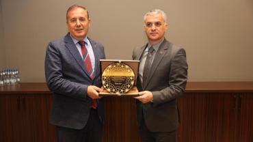 BAŞKAN BIYIK'TAN TDTM YÖNETİMİNE TEŞEKKÜR PLAKETİ