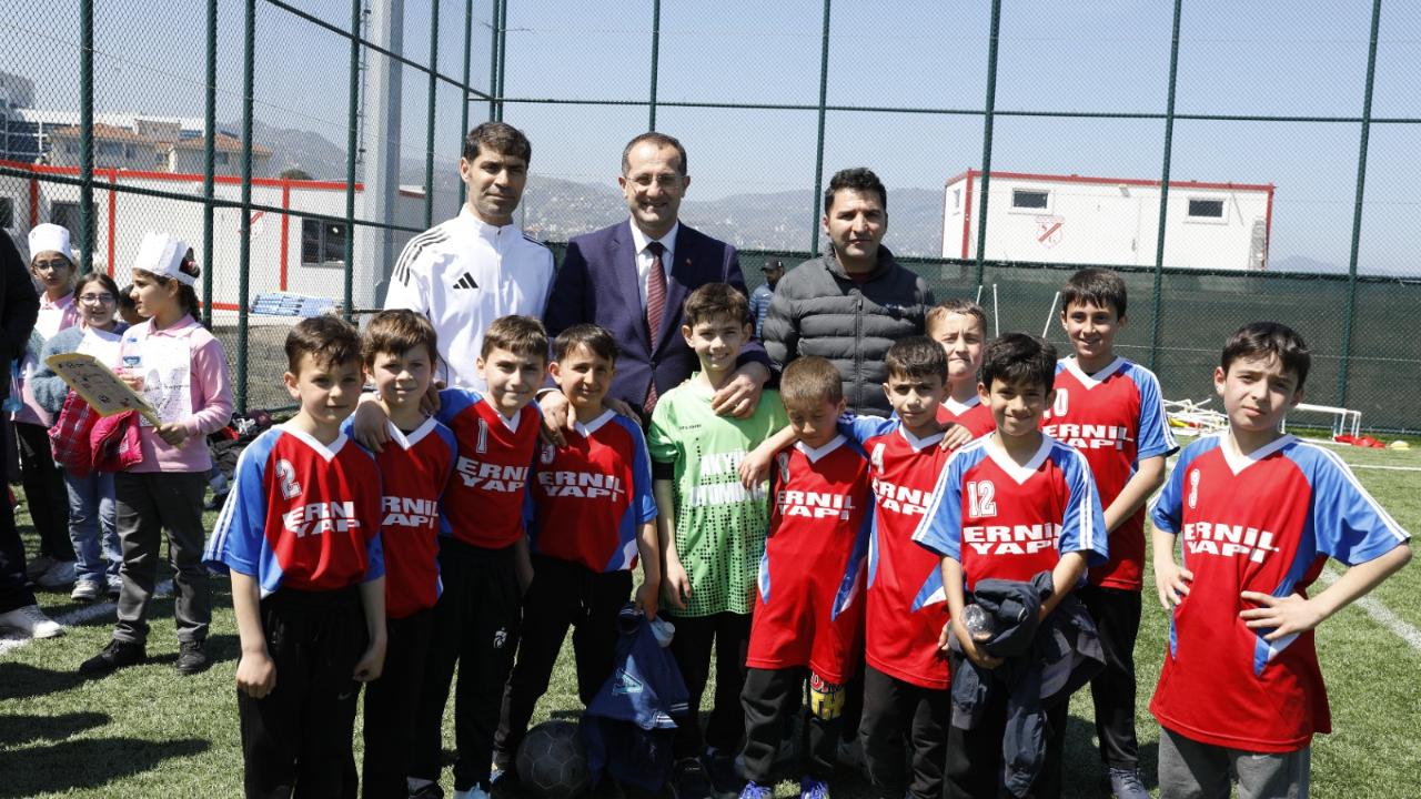 BAŞKAN EKİM ÇOCUKLARIN MAÇ HEYECANINA ORTAK OLDU