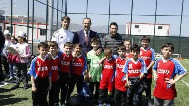 BAŞKAN EKİM ÇOCUKLARIN MAÇ HEYECANINA ORTAK OLDU