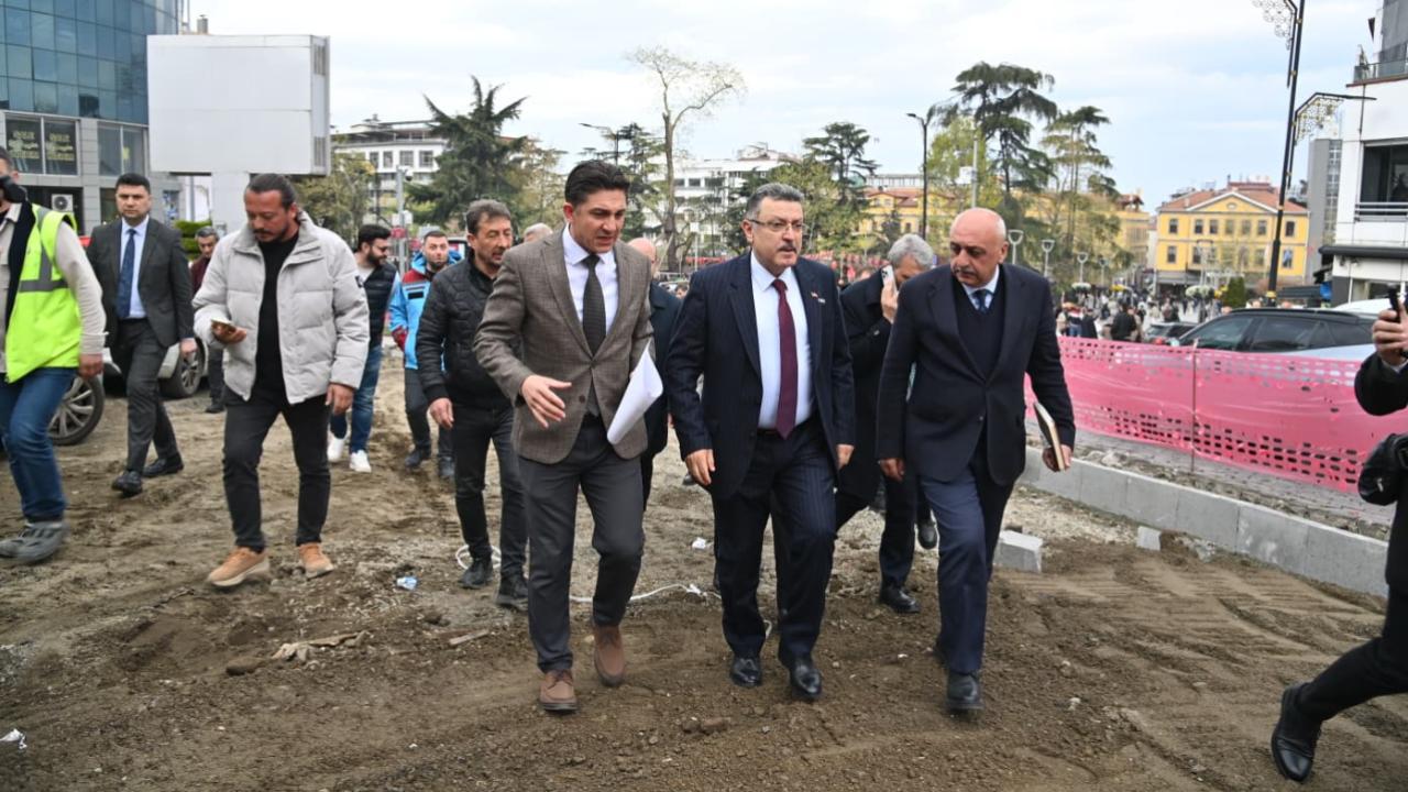 BAŞKAN GENÇ, MEYDAN’DAKİ DÖNÜŞÜMÜ YERİNDE İNCELEDİ